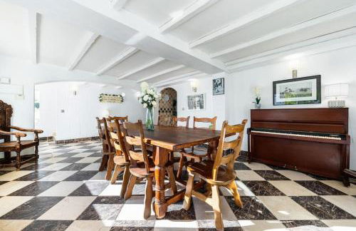 Entire Large Villa next to Award-winning beach - Foto 47