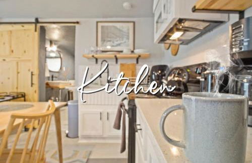 5BR Home 3 min to Paseo Arts #04 - Photo 12