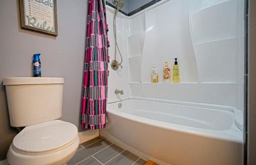 Luxe Coastal Retreat with Hot Tub & Spring Fires - Foto 56