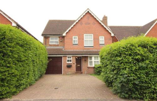 Spacious 4 Bed Home near Elizabeth Line, perfect for Contractors, Families & Groups - Foto 2