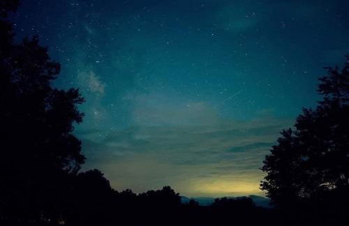 Mountain View Bungalow Near Breweries, Trails, Pool and Waterfalls - Foto 30