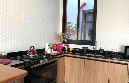 Casa linda, ótima localização, 2 vagas de garagem - Foto 10