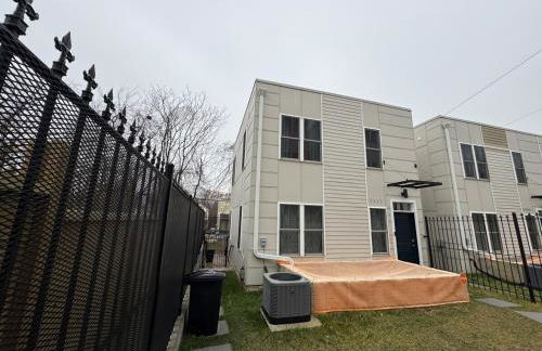 Beautiful Cozy Home in DC with Easy Parking - Photo 13