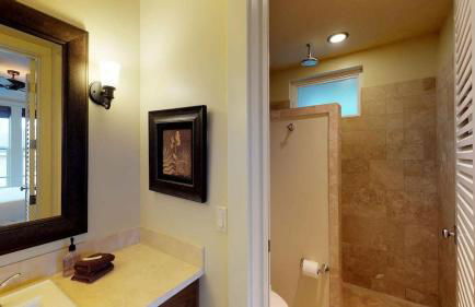 F211 Second Floor 3-bedroom Poolside Lanai - Foto 16