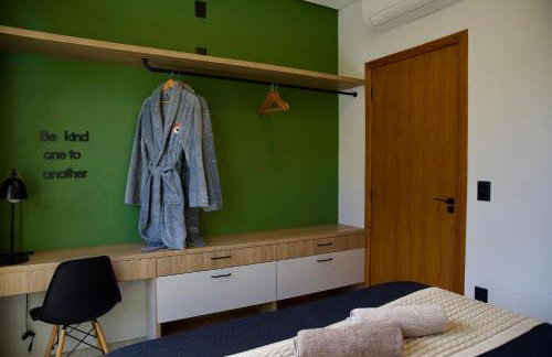 Refúgio na Lapinha com dois chalés, ideais para casal, família ou pequeno grupo de amigos, com acesso privativo à lagoa, caiaques e quadra de beach tennis - Foto 11