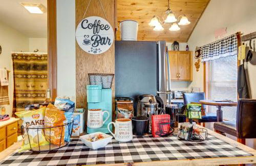 Scenic Marble Cabin with Fire Pit! - Foto 7