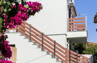 Το Σπίτι της Γιαγιάς 2 (Grandma's House 2) - Foto 1