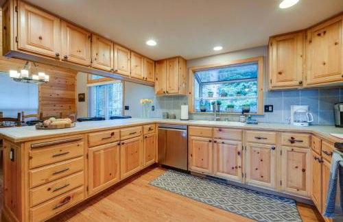 4 Mi to Downhill Ski Resort! Spacious Family Haven - Foto 10