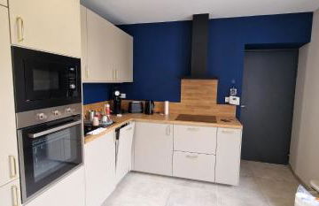 SUPERBE APPARTEMENT porte de la Cité Médiévale à SOMMIERES entièrement rénové très bien équipé 6 pers balcon clim parking privé devant - Foto 7