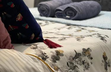 Lovely 3 bed with jacuzzi, close to airport, driveway, wifi - Foto 19