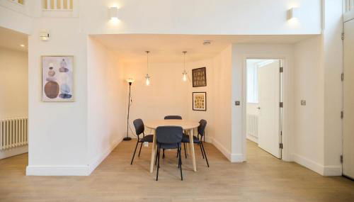 Central Tadworth Flat - Split- level 2BDR - Foto 5