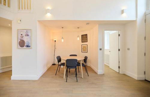 Central Tadworth Flat - Split- level 2BDR - Foto 5