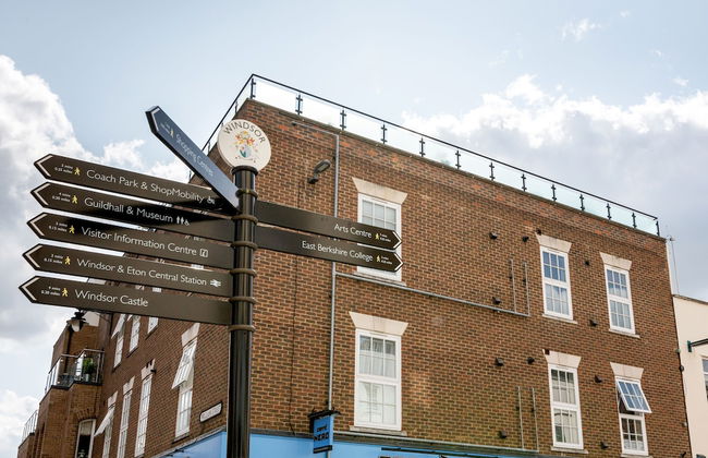 Spacious Apartment In The Heart Of Windsor - Photo 15