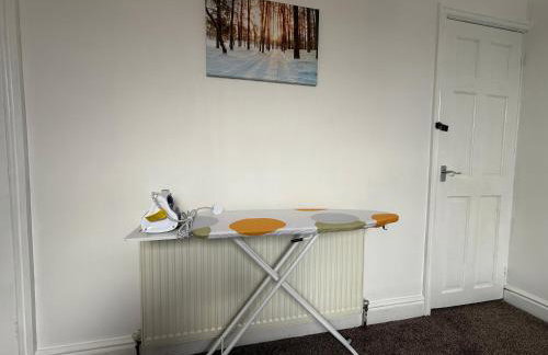 Leeds Serviced Accommodation - Apartments - 3 Bed House-Close To Centre -M621 & M1 - Contractors - Business Travellers - Families - Photo 22