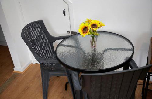 PrimeLuxe Stays - Modern 1BR Apartment with Private Garden Sleeps 4 Near ExCeL and London City Airport - Photo 13