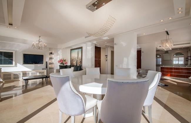 Luxurious Villa with great location - Foto 26