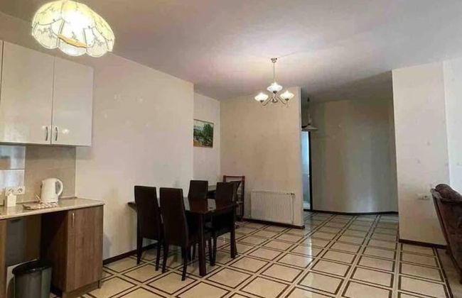 Nearby Chavchavadze ave Sunny Home With Balcony - Foto 16