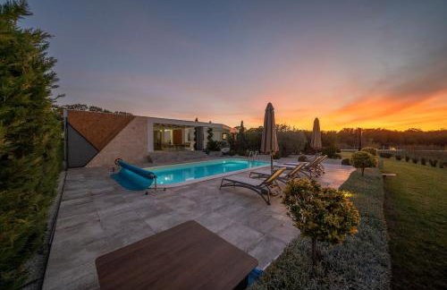 Villa Royal Green Two - Photo 15