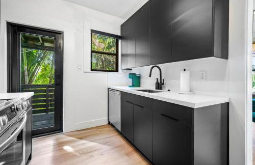 Hacienda Flamingo Unit 2 - Expansive 3BR Retreat with Style & Comfort - Foto 7