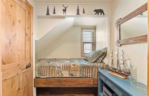 TahoeCozy with Pool Hot Tub and Near Northstar - Foto 6