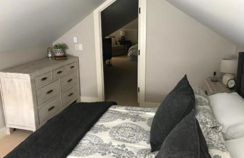 Beautiful Luxury Suite A & B of Shorewood Home - Foto 48