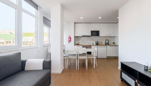 M J House - Photo 2