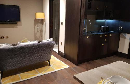 The Queens Head, Parkside apartment 2 - Photo 7