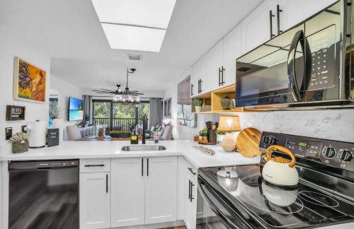 Designer Furnished and Views - Photo 7