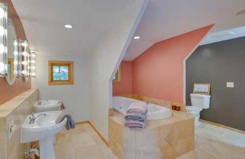 Charming Stockholm Abode in Walkable Location! - Foto 14