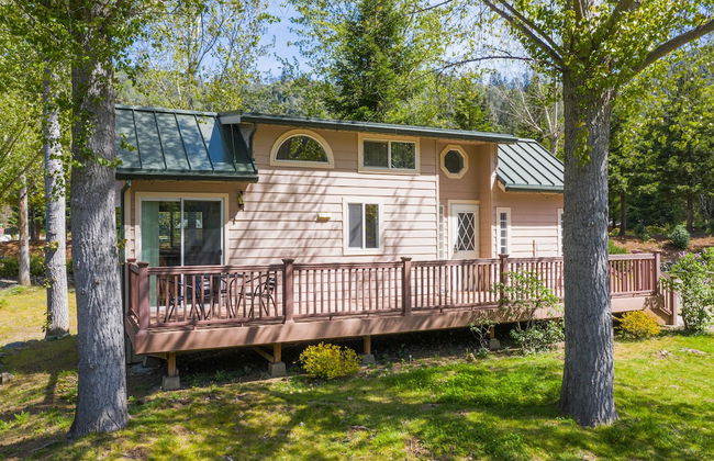 Strawhouse Resorts - Photo 2