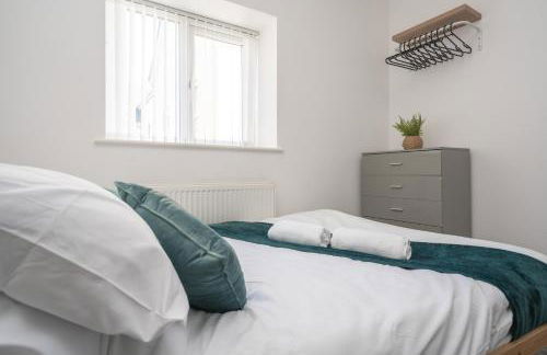 Huge Apartment - 8 Beds - Free Parking - Long Stays! - Foto 25