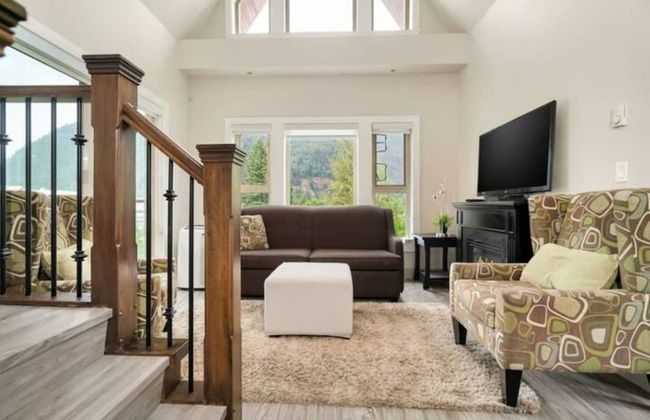 3BR Lakeside Dream Penthouse - Photo 19