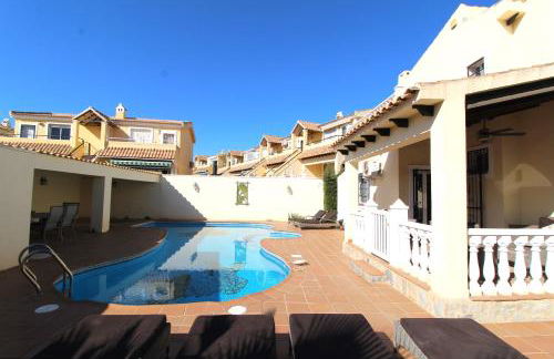 4 Bedroom Family Villa with Private Pool in Villa Martin - Foto 2