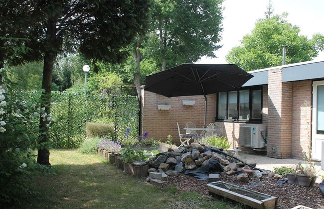 Bright Holiday Home in Lanaken near Lake with Garden - Foto 29