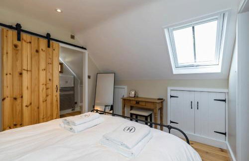 Hayloft with Log Burner and panoramic views - Photo 11