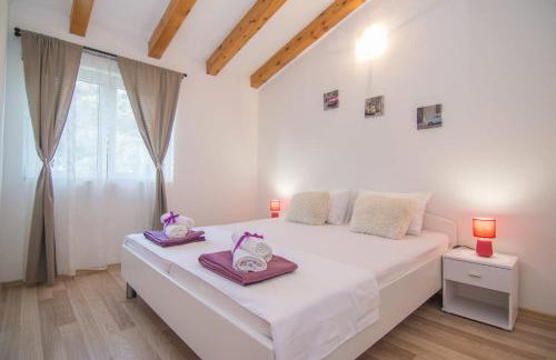 Village holiday apartman with heated pool Maslina - Photo 27