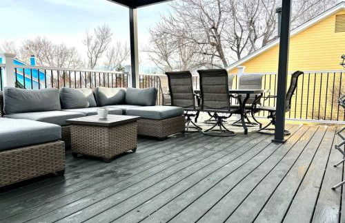 Hot Tub Steam Shower Gym in Charming Family Home! - Photo 31