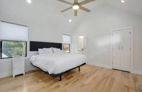 3BR 3BA Heart of SoCo, Private Deck Steps to Shops by Austin Vacay - Foto 10