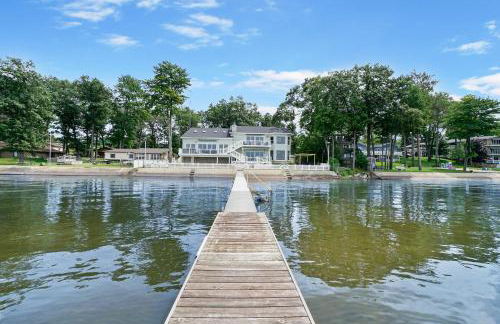 6BR Houghton Lake House with Indoor Pool, Hot Tub and Golf Simulator - Photo 59