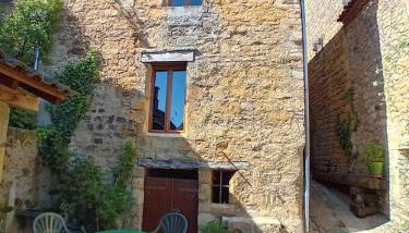 Maison de la Ruelle au cœur de la Bastide de Domme avec cour terrasse - Photo 2