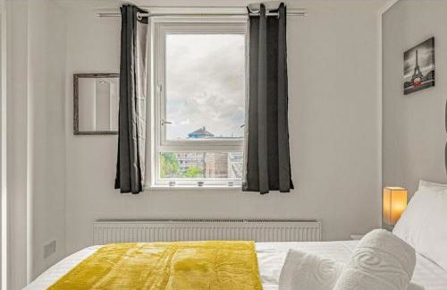 Amazing Marina-Overlooking 1Bed - Photo 10