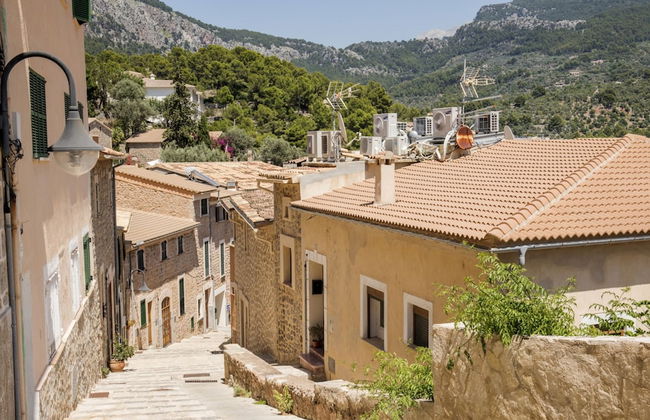 Bright Apartment Near Mountains - Photo 1