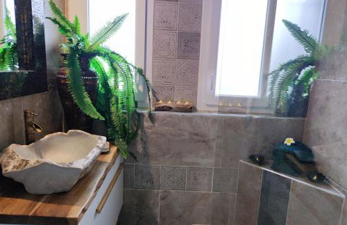 Nuit insolite avec Spa privatif à Agen - Foto 8