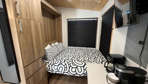 Stylish Modern Tiny House on Wheels with Stunning Mountain Views Near Lone Pine, California - Foto 4