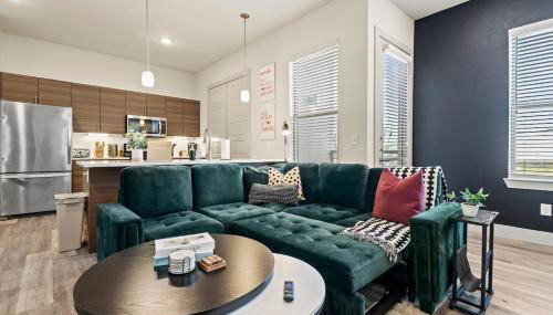 Modern Executive 1BR King Bed - Walk to West 7th - Foto 2