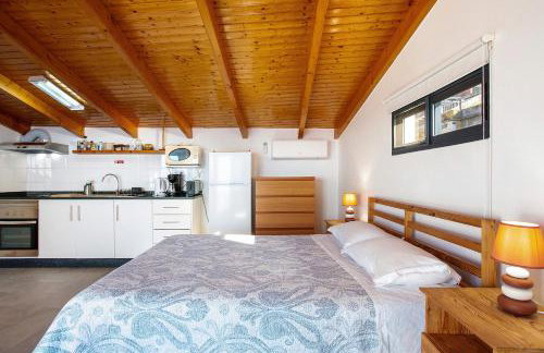 The Wave House - Oceanfront - Photo 7