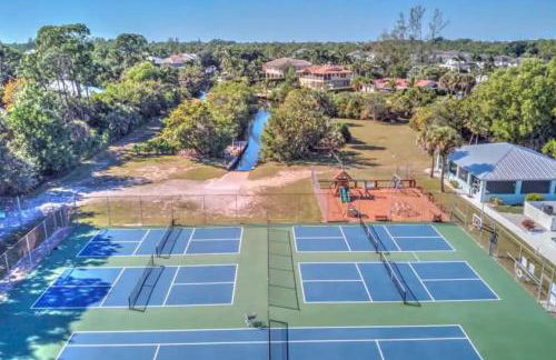 HIDDEN GEM - Family Friendly Pool Home -Welcome - Photo 29