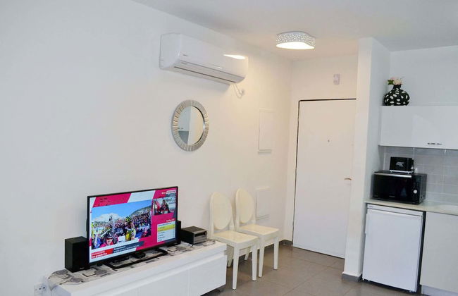 Classic 1BR in City Center near Beach by FeelHome - Photo 8