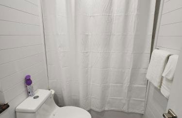 Nestled Away- Comfortable 3BDRM, Central Location - Foto 26