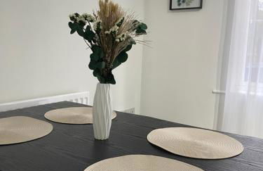 Luxury-Style Retreat in a Quiet Village - Foto 9